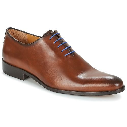 Scarpe uomo Brett & Sons AGUSTIN Marrone Richelieu, eleganti e raffinate, ideali per occasioni formali e casual. Realizzate in pelle di alta qualità, offrono comfort e stile. Perfette per l'uomo moderno che cerca un tocco di classe nel proprio guardaroba. Disponibili in marrone, queste scarpe sono un must-have per ogni collezione di calzature.