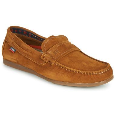 Mocassini da uomo CallagHan DRIVELINE in marrone, eleganti e confortevoli, ideali per ogni occasione. Scarpe di alta qualità con suola in gomma per una maggiore aderenza e durata, perfette per l'uomo moderno. Acquista ora il tuo paio di mocassini CallagHan DRIVELINE per uno stile raffinato e senza tempo.