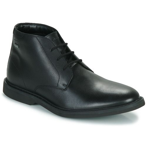 Scarpe da uomo Clarks ATTICUSLTHIGTX in pelle nera, modello derby elegante e versatile, perfette per ogni occasione. Ideali per chi cerca conforto e stile, queste scarpe offrono una calzata comoda e un design classico. Acquista le Clarks ATTICUSLTHIGTX nere per completare il tuo outfit con un tocco di raffinatezza.