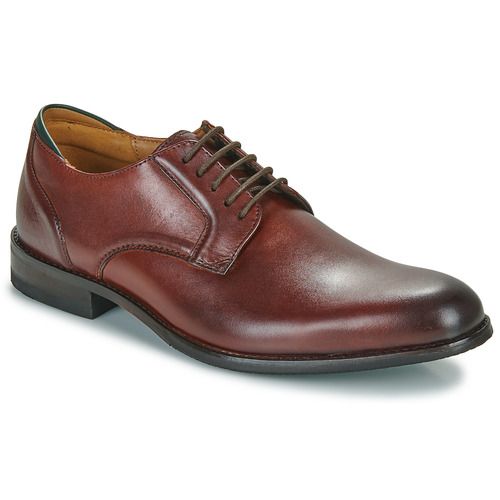 Scarpe da uomo Clarks CRAFTARLO LACE Marrone, stilose e confortevoli derby in pelle, ideali per ogni occasione. Design elegante e suola resistente per un comfort duraturo. Perfette per l'ufficio o il tempo libero, queste scarpe Clarks sono un must-have nel tuo guardaroba.