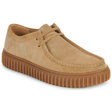 Scarpe uomo Clarks TORHILL LO Beige Derby, eleganti e versatili, perfette per ogni occasione. Realizzate con materiali di alta qualità, offrono comfort e stile. Acquista online le Clarks TORHILL LO per un look raffinato e alla moda.