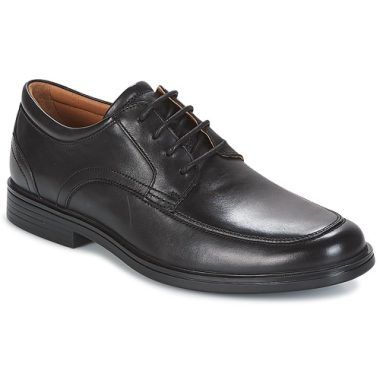Scarpe uomo Clarks UN ALDRIC PARK Nero Derby, eleganti e versatili, ideali per outfit formali e casual. Realizzate con materiali di alta qualità, offrono comfort e stile. Perfette per ogni occasione, queste scarpe Clarks sono un must-have per l'armadio di ogni uomo. Disponibili in nero, si abbinano facilmente a pantaloni e giacche.