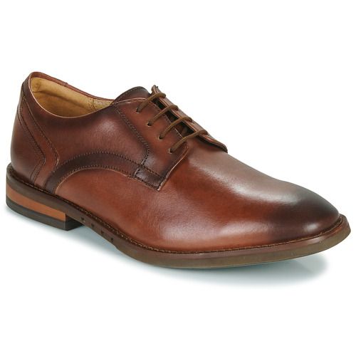 Scarpe uomo Clarks UN HUGH LACE Marrone Derby, eleganti e comode, perfette per ogni occasione. Realizzate con materiali di alta qualità, queste scarpe offrono un'ottima vestibilità e sostenibilità. Ideali per un look casual o formale, rappresentano una scelta versatile per il guardaroba maschile. Acquista ora le Clarks UN HUGH LACE per un passo confortevole e alla moda.