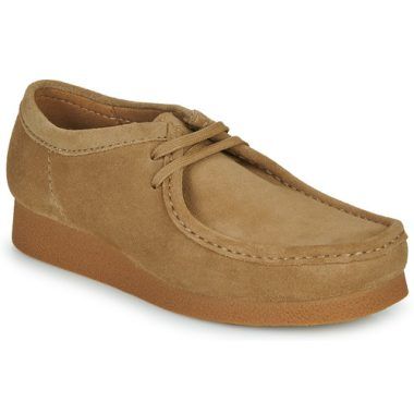 Scarpe uomo Clarks WALLABEE EVO Marrone, modello derby in pelle, design elegante e versatile, perfette per ogni occasione. Acquista ora per un comfort senza pari e uno stile unico.