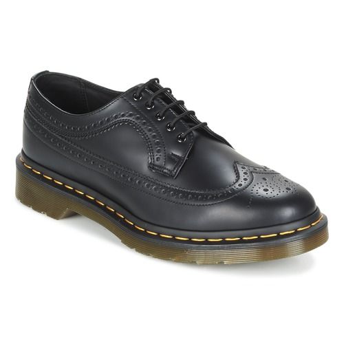 Scarpe Dr. Martens 3989 BROGUE BLACK SMOOTH in color Nero, modello Derby per uomo, con un design classico e raffinato, perfetto per ogni occasione. Realizzate in pelle liscia di alta qualità, offrono comfort e durata, ideali per un look elegante e versatile. Acquista le Dr. Martens 3989 e aggiungi un tocco di stile al tuo guardaroba.