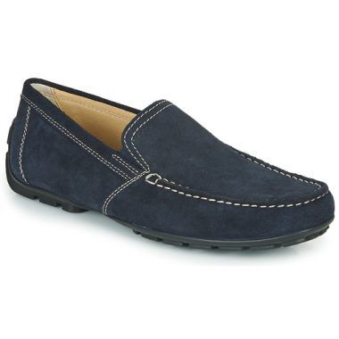 Mocassini Uomo Geox MONET Blu, eleganti e versatili, perfetti per ogni occasione. Design moderno e comfort eccezionale, realizzati con materiali di alta qualità. Scarpe ideali per il casual e il lavoro, dotate di tecnologia traspirante per mantenere i piedi freschi. Acquista ora i Mocassini Geox MONET Blu e aggiungi stile al tuo guardaroba.