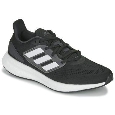 Scarpe da running uomo adidas PUREBOOST 22 in nero, modello elegante e sportivo, ideale per corridori e appassionati di fitness. Design moderno con comfort eccezionale, perfette per allenamenti e uso quotidiano. Acquista ora le adidas PUREBOOST 22 per prestazioni elevate e stile in ogni passo.