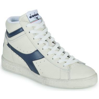 Sneakers alte uomo Diadora GAME L HIGH WAXED in bianco, stile casual e versatile, perfette per completare ogni outfit. Realizzate con materiali di alta qualità, offrono comfort e supporto per la vita quotidiana. Ideali per gli amanti delle sneakers, queste scarpe sono un must-have per chi cerca eleganza e praticità. Acquista ora le Diadora GAME L HIGH WAXED e aggiungi un tocco di stile al tuo guardaroba.