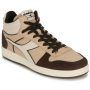 Sneakers alte Uomo Diadora MAGIC B TREATED Beige, eleganti e alla moda, ideali per un look casual e sportivo. Queste scarpe offrono comfort e stile, perfette per ogni occasione. Acquista ora le Diadora MAGIC B TREATED Beige e rinnova il tuo guardaroba con un tocco di classe.