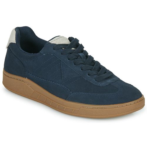 Sneakers uomo Clarks CRAFTRALLY ACE Marine, eleganti e comode, perfette per ogni occasione. Design moderno con tomaia in materiale di alta qualità e suola resistente. Ideali per un look casual e sportivo. Scopri il comfort e lo stile delle sneakers Clarks, perfette per chi cerca versatilità e tendenza. Acquista ora le Clarks CRAFTRALLY ACE Marine per un tocco di classe nel tuo guardaroba!