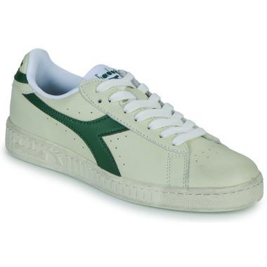 Sneakers Uomo Diadora GAME L LOW WAXED Bianco, perfette per un look casual e alla moda. Queste scarpe, realizzate con materiali di alta qualità, offrono comfort e stile, ideali per il tuo guardaroba. Scegli Diadora per un tocco di eleganza e praticità nel tuo abbigliamento quotidiano.