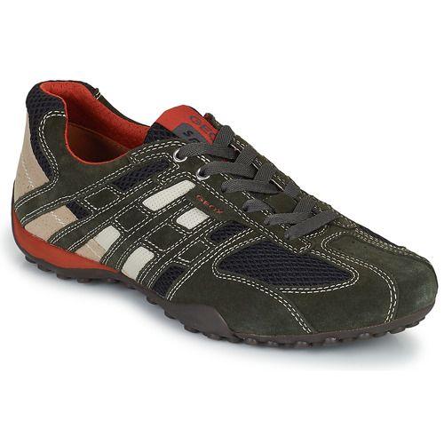 Sneakers uomo Geox SNAKE Grigio, design moderno e versatile, perfette per ogni occasione. Realizzate con materiali di alta qualità per un comfort ottimale, queste scarpe sportive Geox assicurano traspirabilità e durata. Aggiungi un tocco di stile al tuo guardaroba con le Geox SNAKE Grigio, le sneakers ideali per l'uomo alla moda.