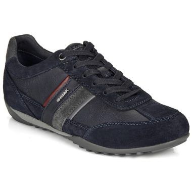 Sneakers Uomo Geox U WELLS Blu, scarpe eleganti e comode, ideali per ogni occasione. Design moderno con tomaia in mesh traspirante e suola in gomma antiscivolo. Perfette per un look casual e sportivo, queste sneakers sono la scelta ideale per chi cerca stile e comfort. Disponibile ora su Outlet Scarpe Online.