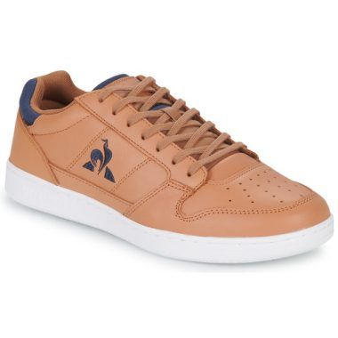 Sneakers uomo Le Coq Sportif BREAKPOINT TWILL Marrone, eleganti e versatili, ideali per un look casual e moderno. Realizzate con materiali di alta qualità, offrono comfort e stile in ogni occasione. Perfette per gli appassionati di moda e per chi cerca scarpe da ginnastica trendy e durevoli.