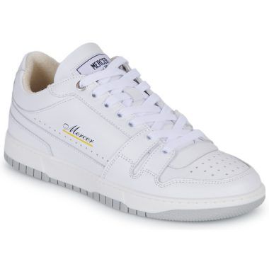 Sneakers Uomo Mercer Amsterdam THE BROOKLYN Bianco, un modello elegante e moderno perfetto per ogni occasione. Queste sneakers bianche offrono una combinazione ideale di comfort e stile, realizzate con materiali di alta qualità per garantire durata e praticità. Ideali per gli amanti della moda urbana, queste sneakers possono essere abbinate a vari outfit, dall'abbigliamento casual a look più sofisticati. Aggiungi un tocco di classe al tuo guardaroba con le Mercer Amsterdam THE BROOKLYN Bianco.