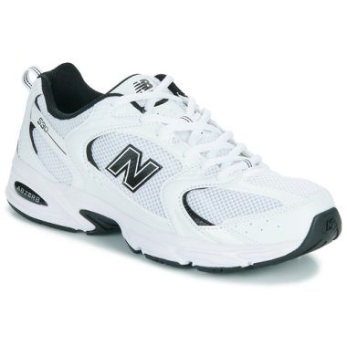 Sneakers uomo New Balance 530 Bianco, eleganti e versatili, ideali per un look casual. Caratterizzate da un design moderno e comfort elevato, queste scarpe sono perfette per ogni occasione. Acquista ora le New Balance 530 Bianco e completa il tuo outfit con stile.