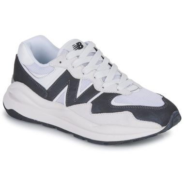 Sneakers Uomo New Balance 5740 Bianco - Eleganza e comfort per ogni occasione. Design moderno e materiali di alta qualità per un look sofisticato e alla moda. Perfette per il tempo libero e per completare il tuo outfit. Acquista ora le New Balance 5740 Bianco, un must-have per gli amanti delle sneakers di tendenza.