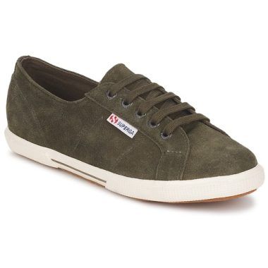 Sneakers uomo Superga 2950 Kaki, modelli di alta qualità con design contemporaneo. Scarpa perfetta per ogni occasione, disponibile in color kaki. Comfort e stile unici per gli amanti della moda. Ideale per il tempo libero e le uscite quotidiane.