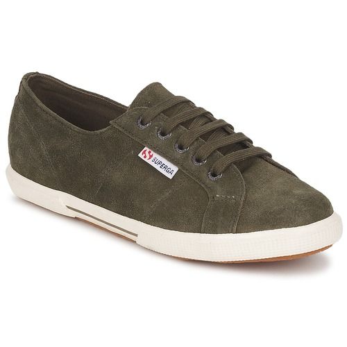Sneakers uomo Superga 2950 Kaki, modelli di alta qualità con design contemporaneo. Scarpa perfetta per ogni occasione, disponibile in color kaki. Comfort e stile unici per gli amanti della moda. Ideale per il tempo libero e le uscite quotidiane.