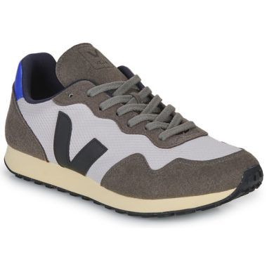 Sneakers Uomo Veja SDU Grigio, eleganti e trendy, perfette per ogni occasione. Realizzate con materiali sostenibili, queste scarpe offrono comfort e stile. Scegli le Veja SDU Grigio per un look moderno e eco-friendly. Acquista ora per un'esperienza di moda responsabile!