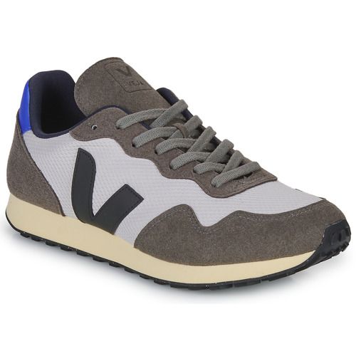 Sneakers Uomo Veja SDU Grigio, eleganti e trendy, perfette per ogni occasione. Realizzate con materiali sostenibili, queste scarpe offrono comfort e stile. Scegli le Veja SDU Grigio per un look moderno e eco-friendly. Acquista ora per un'esperienza di moda responsabile!