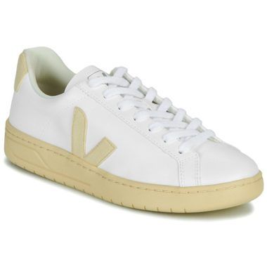 Sneakers Uomo Veja URCA Bianco - Design elegante e comfort ecologico, realizzate con materiali sostenibili. Perfette per uno stile casual e versatile, queste scarpe offrono una combinazione di moda e funzionalità. Acquista ora le sneakers Veja URCA in bianco per un look urbano e alla moda.