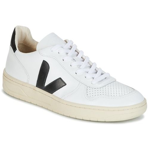 Sneakers Uomo Veja V-10 Bianco, eleganti e sostenibili, perfette per ogni occasione. Design moderno, con materiali eco-friendly, queste scarpe sono ideali per chi cerca stile e comfort. Acquista ora le Veja V-10 Bianco per un look alla moda e responsabile.