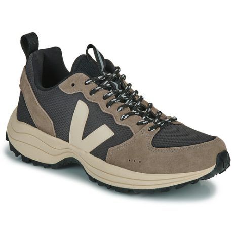 Sneakers Uomo Veja VENTURI Nero - Scarpe sportive alla moda, comode e sostenibili. Design elegante e versatile, perfette per ogni occasione. Realizzate con materiali eco-friendly, queste sneakers offrono un'ottima trazione e supporto, ideali per un look casual e trendy. Acquista ora le sneakers Veja VENTURI Nero per elevare il tuo stile!