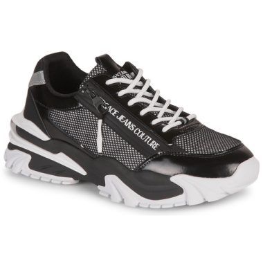 Sneakers Uomo Versace Jeans Couture 75YA3SI5 Nero, eleganti e di tendenza, realizzate con materiali di alta qualità. Perfette per un look casual e alla moda, queste sneakers sono un must-have per chi ama lo stile unico e distintivo del brand Versace. Disponibili in elegante colorazione nera, offrono comfort e versatilità per ogni occasione. Acquista ora e aggiungi un tocco di lusso al tuo guardaroba!