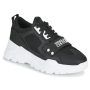 Sneakers Uomo Versace Jeans Couture THANNA Nero: eleganti e trendy, queste sneakers offrono un design moderno e materiale di alta qualità, perfette per ogni occasione casual. Aggiungi un tocco di stile al tuo look con le autentiche sneakers Versace Jeans Couture.