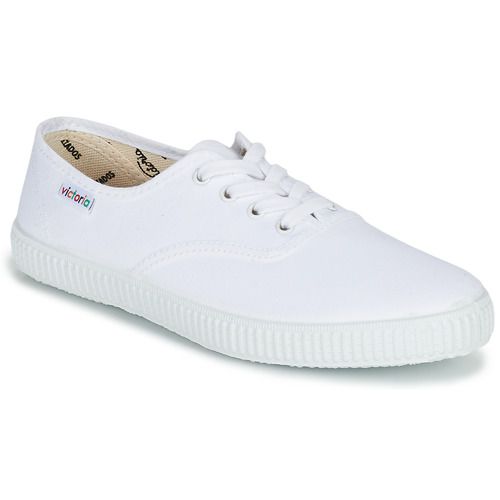 Sneakers uomo Victoria TENNIS 1915 INGLESA TOILE Bianco, eleganti e comode, ideali per ogni occasione. Queste sneakers in tela bianca offrono un design classico e versatile, perfette per completare il tuo look casual. Con suola durevole e dettagli raffinati, le sneakers Victoria sono l'accessorio ideale per gli amanti della moda. Acquista ora per aggiungere un tocco di stile al tuo guardaroba!