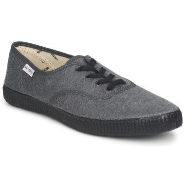 Sneakers Uomo Victoria Tribu Grigio, stile moderno e comfort superiore, ideali per outfit casual. Design elegante con dettagli affascinanti, perfette per ogni occasione. Acquista ora le migliori sneakers Victoria Tribu Grigio per un look alla moda e funzionale.