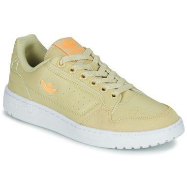 Sneakers uomo adidas NY 90 Bianco, eleganti e versatili, ideali per il tempo libero e lo sport. Comfort e stile uniti in un design classico. Acquista ora le migliori sneakers per uomo su outletscarpeonline.it.