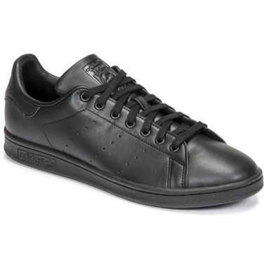 Sneakers uomo adidas STAN SMITH Nero, design elegante e sostenibile, perfette per un look casual e alla moda. Realizzate con materiali eco-friendly, queste sneakers offrono comfort e stile per ogni occasione. Acquista ora le adidas STAN SMITH Nero e rinnova il tuo guardaroba con un classico intramontabile.