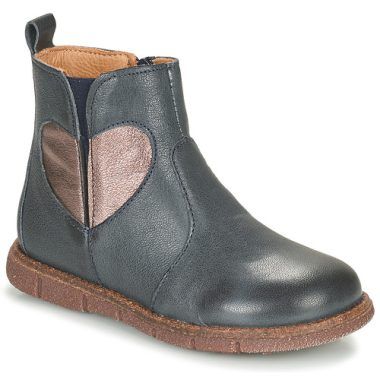 Stivaletti Bambina Ragazza Bisgaard MAGGIE Blu - Eleganti e comodi stivaletti in pelle per bambine, ideali per ogni occasione. Design moderno e funzionale, perfetti per completare il look delle piccole fashioniste. Scopri la qualità Bisgaard e il comfort assoluto per i piedi delle tue ragazze.