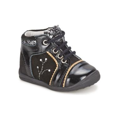 Stivaletti Catimini per bambina ragazza modello CALINE in nero, caratterizzati da un design elegante e alla moda. Perfetti per l'inverno, offrono comfort e stile per le piccole fashioniste. Ideali per ogni occasione, dai giochi all'uscita con la famiglia. Scopri il comfort e la qualità dei materiali Catimini.