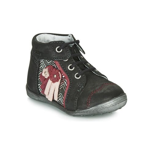 Stivaletti Catimini RAINETTE per bambina in colore nero, eleganti e alla moda, ideali per ogni occasione. Perfetti per le giovani fashioniste, questi stivaletti uniscono comfort e stile. Acquista ora gli stivaletti Catimini RAINETTE per bambina e completa il look della tua ragazza con un tocco trendy.