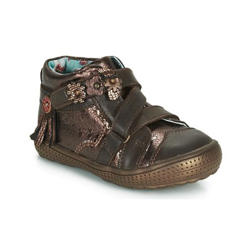 Stivaletti Catimini ROQUETTE per bambina in marrone, ideali per il confort e lo stile delle più piccole. Questi stivaletti eleganti offrono una calzata perfetta e un design alla moda, perfetti per ogni occasione. Acquista ora gli stivaletti Catimini per ragazza, un must-have per la stagione.