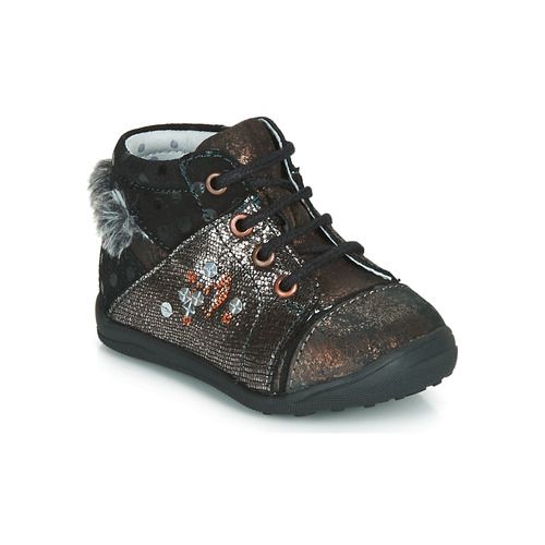 Stivaletti Catimini ROULETTE neri per bambina, eleganti e comodi, ideali per ogni occasione. Perfetti per la moda giovanile, offrono stile e comfort, rendendo ogni passo speciale. Acquista ora i Catimini stivaletti per ragazza e fai brillare il look della tua bambina!