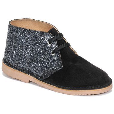 Stivaletti bambina ragazza Citrouille et Compagnie NINUP Nero, eleganti e comodi, ideali per ogni occasione. Realizzati in materiali di alta qualità, questi stivaletti offrono stile e durata per le piccole fashioniste. Perfetti per completare ogni outfit, assicurano comfort e sostegno durante la giornata. Disponibili nelle taglie per bambine, sono un must-have per la stagione.