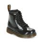 Stivaletti Dr. Martens per bambina ragazza PATENT TODDLER in colore nero, con design iconico e finitura lucida, ideali per un look alla moda e comodo. Perfetti per ogni occasione, questi stivaletti offrono stile e resistenza, rendendoli un must-have per le piccole fashioniste.