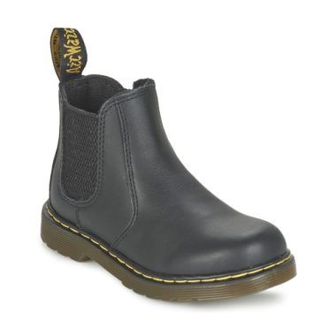 Stivaletti bambina ragazza Dr. Martens Chelsea Junior Nero, design elegante e alla moda, realizzati in pelle di alta qualità. Perfetti per ogni occasione, offrono comfort e stile per le giovani fashioniste. Acquista ora gli iconici stivaletti Dr. Martens per un look trendy e resistente.