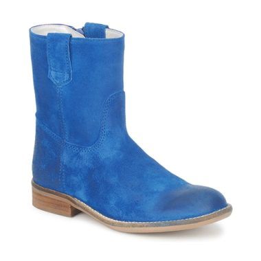 Stivaletti Hip DIRAN Blu per bambina, eleganti e comodi, ideali per ogni occasione. Realizzati con materiali di alta qualità, questi stivaletti offrono stile e comfort per le piccole fashioniste. Perfetti per l'inverno e le uscite casual, garantiscono una vestibilità sicura e duratura. Scopri la moda per bambine con gli stivaletti Hip DIRAN Blu!