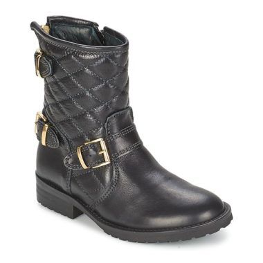 Stivaletti bambina ragazza Hip RAVUTE Nero, eleganti e versatili, ideali per ogni occasione. Realizzati in materiale di alta qualità, offrono comfort e stile per le piccole di casa. Perfetti per abbinamenti casual e chic, questi stivaletti sono un must-have per il guardaroba delle bambine. Scopri la nuova collezione e lasciati conquistare dalla moda Hip.