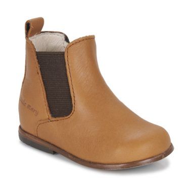 Immagine di stivaletti per bambina marca Little Mary modello ARON in colore marrone. Ideali per ogni occasione, questi stivaletti uniscono stile e comfort, perfetti per le piccole fashioniste. Realizzati con materiali di alta qualità, garantiscono resistenza e durata nel tempo. Scopri la collezione di scarpe per bambini e scegli i Little Mary Stivaletti bambina ragazza ARON Marrone per un look trendy e alla moda.