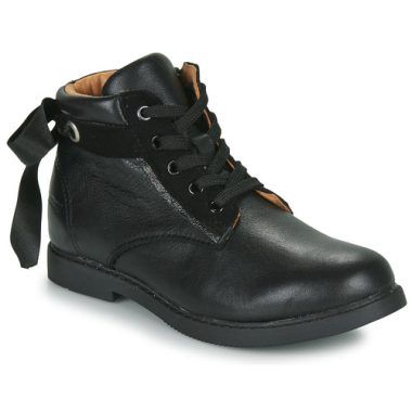 Stivaletti bambina ragazza Little Mary DIVINE in elegante color nero, perfetti per ogni occasione. Realizzati con materiali di alta qualità, offrono comfort e stile. Ideali per completare il look delle piccole fashioniste, questi stivaletti sono un must-have per la stagione. Scopri la comodità e la moda con i Little Mary DIVINE!