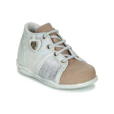 Stivaletti bambina ragazza Little Mary VANILLE Argento, eleganti e confortevoli, ideali per ogni occasione. Realizzati in materiali di alta qualità, questi stivaletti brillano con un finish argento e offrono un'ottima vestibilità. Perfetti per completare il look delle piccole fashioniste, questi stivali sono disponibili online.