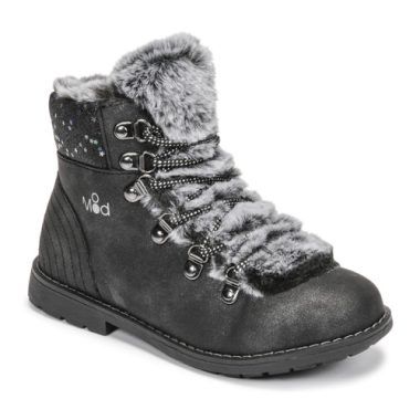 Stivaletti Mod'8 STEMILA Grigio per bambina e ragazza, eleganti e alla moda, perfetti per ogni occasione. Realizzati in morbido materiale di alta qualità, con suola antiscivolo per un comfort duraturo. Ideali per la stagione autunnale/invernale, questi stivaletti rappresentano la scelta perfetta per le piccole fashioniste. Scopri la combinazione perfetta di stile e praticità con i Mod'8 Stivaletti STEMILA Grigio.