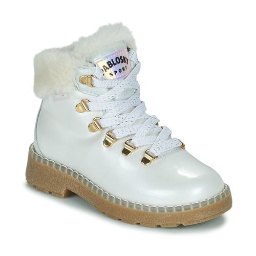 Stivaletti bambina Pablosky 415909 in bianco, perfetti per ogni occasione. Design elegante e comodo, realizzati con materiali di alta qualità. Scarpe ideali per la stagione, adatte per ragazze attive e alla moda. Acquista ora gli stivaletti Pablosky, un must-have per il guardaroba delle più giovani.