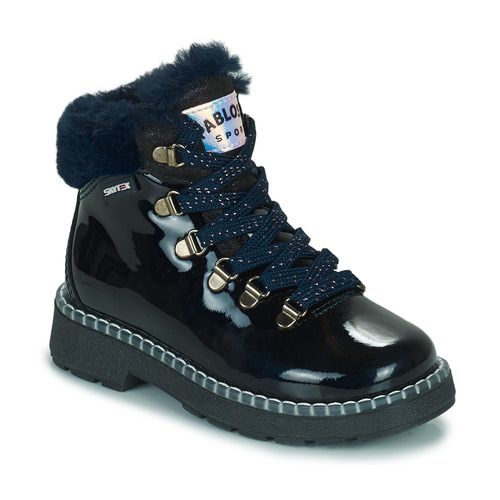 Stivaletti Pablosky per bambina ragazza modello 415929 in colore marine, ideali per la stagione autunnale e invernale. Questi stivaletti offrono comfort e stile, perfetti per ogni occasione. Perfetti per un look alla moda, garantiscono qualità e durata, rendendoli un'ottima scelta per le piccole.